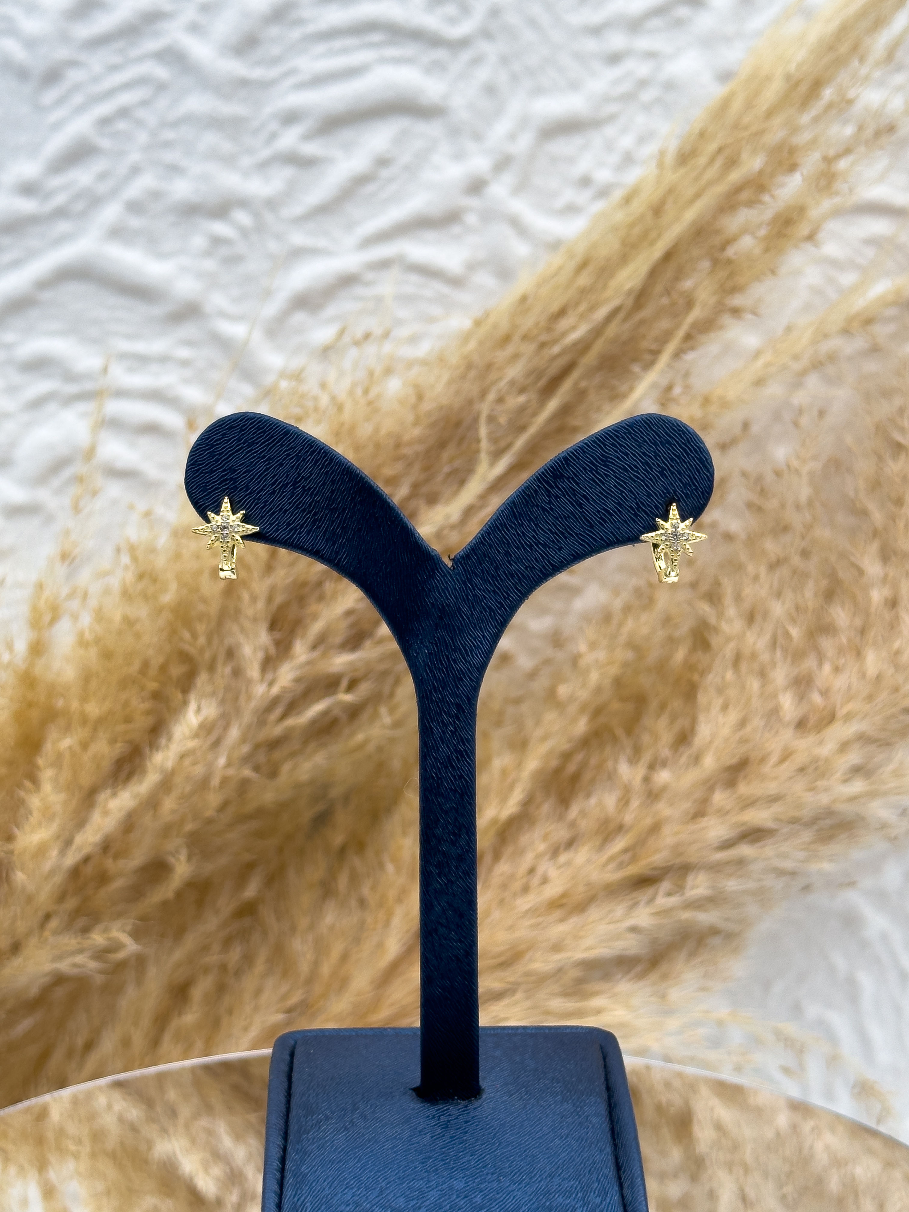 925 Ayar Gümüş Gold Renk Kuzey Yıldızı Halka Çocuk Küpesi – Zarif, Işıltılı ve Hediyelik Kız Çocuk Küpe